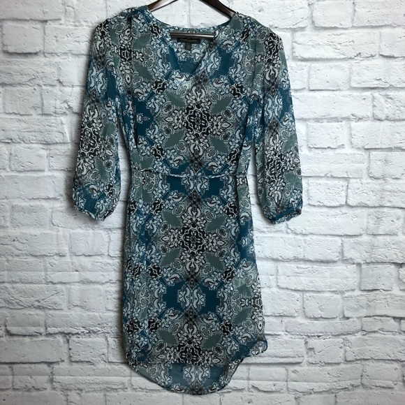 Banana Republic Dresses & Skirts - Banana Republic v-neck dress